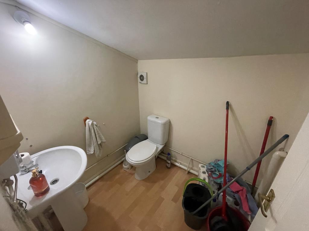 Lot: 114 - TOWN CENTRE COMMERCIAL INVESTMENT - W.C.
